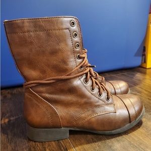 Womens boots in cognac. Gently used, in good condition with original box